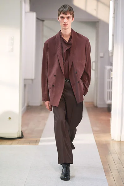 Look 16